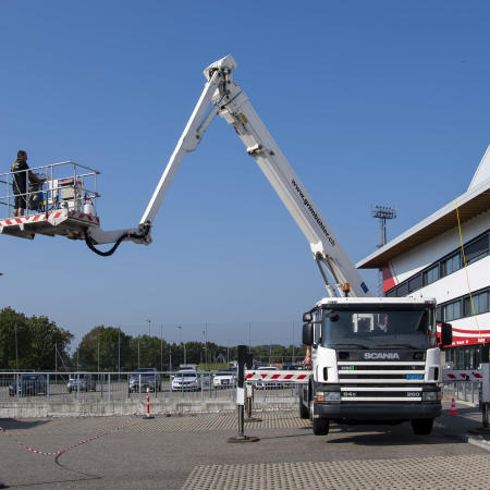 Miete Hebebühne Scania